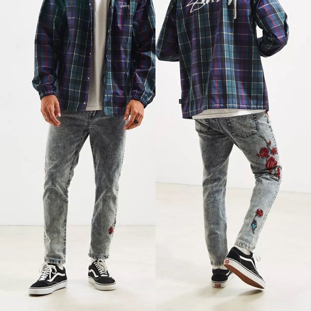 BDG UO Rose Embroidered Acid Wash Skinny Jeans